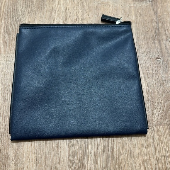 TUMI x DELTA | Navy Cosmetic Amenities Pouch - Picture 3 of 5